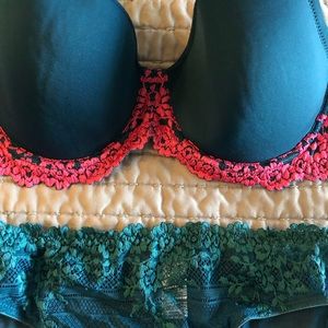 32D Wacoal Embrace Lace T-shirt Bra Blue & Pink NWOT